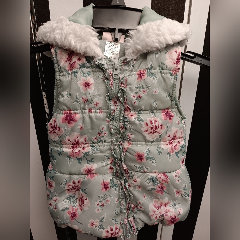 Toddler Puffer Vest - Picture 1 of 9